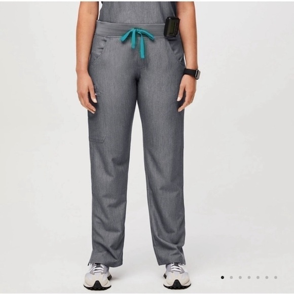 FIGS Cade Cargo Scrub Pants Women’s Size XXL Gray | 9-Pocket Medical Scrubs - Picture 7 of 13